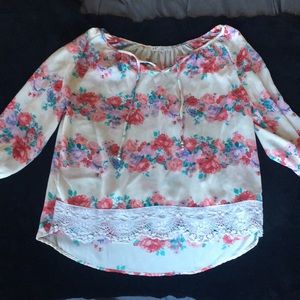 Medium Jolt floral blouse with lace detailing